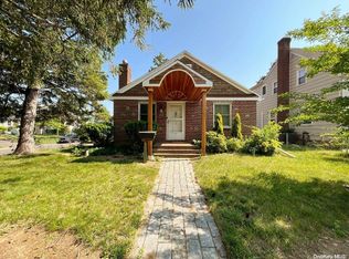 1 McKinley Pl, Glen Cove, NY 11542