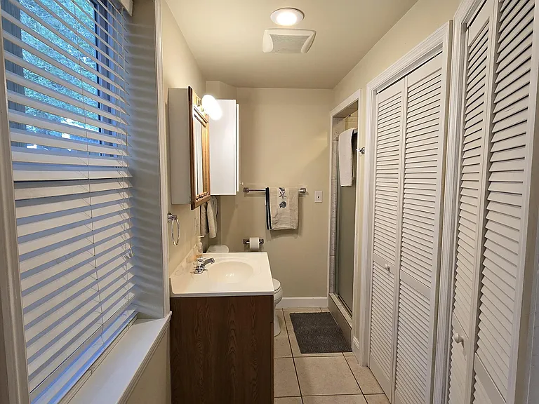 1200 Clay Ave — Photo 10