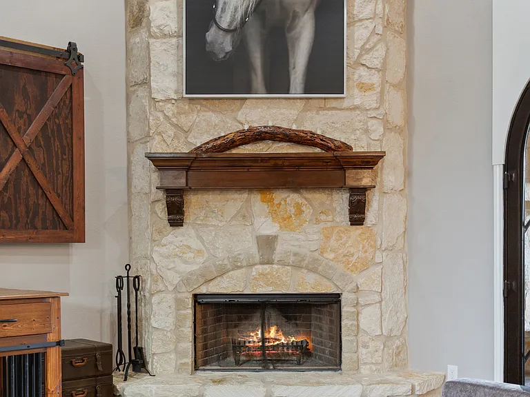 8464 Spicewood Springs Rd — Photo 34