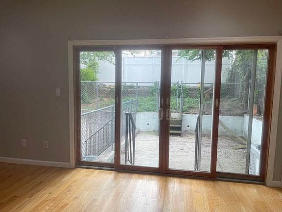 5th image of 392 Liberty Ave