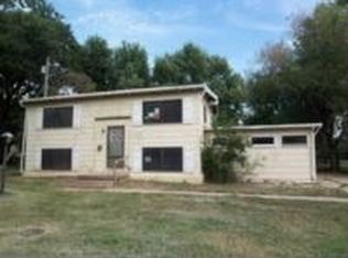 1027 S Cottonwood St, Ottawa, KS 66067