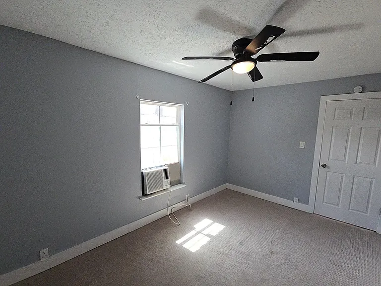 9010 Linda Vista Rd #D — Photo 10
