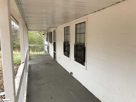4th image of 285 Roosevelt Dr