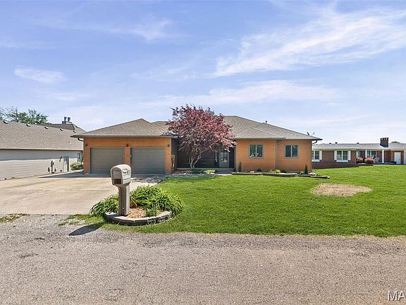 3rd image of 672 Monaco Dr