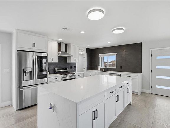 3rd image of 5141 Dubois Dr