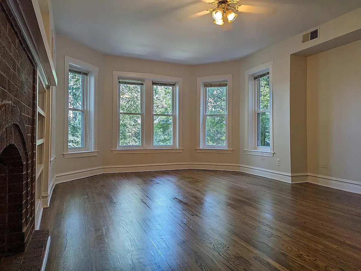 Building Photo - 2337 W McLean Ave #2