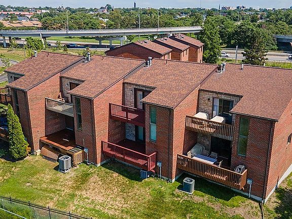 2nd image of 428 Lakefront Blvd