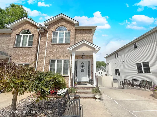 124 Santa Monica Ln, Staten Island, NY 10309