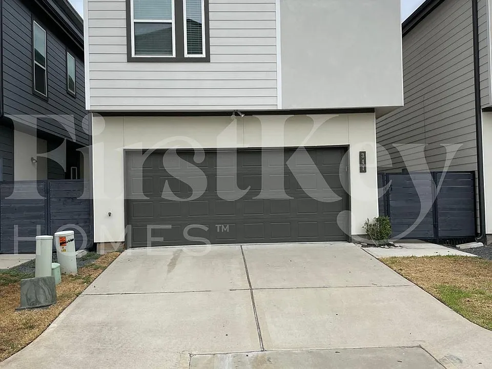 341 N Centro Cir