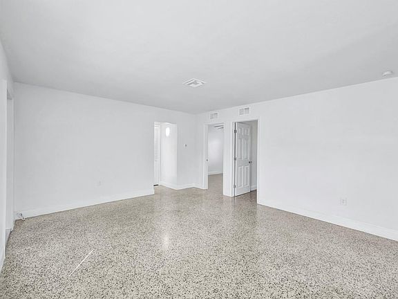 4th image of 2674 Michigan Ave #1