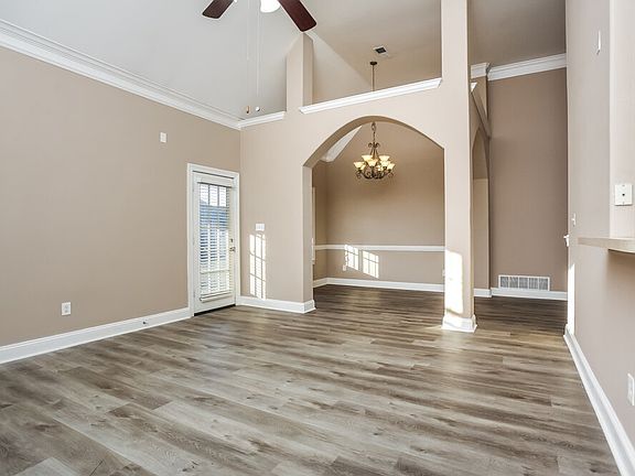 4th image of 3045 Roseleigh Dr