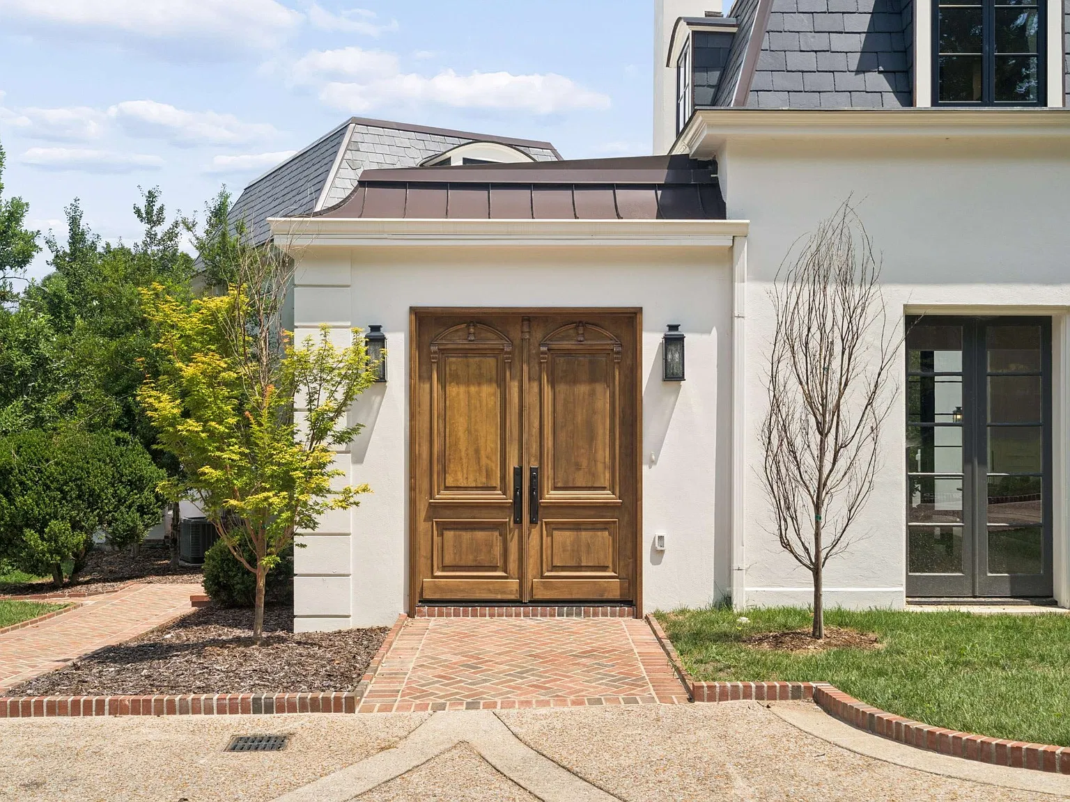 5 bed, 5.5 bath, 6197 sqft, $19,500 — Photo 3