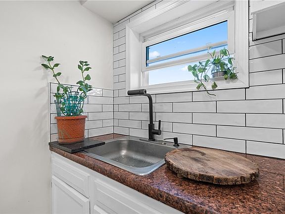 4th image of 726 Seneca St APT 2