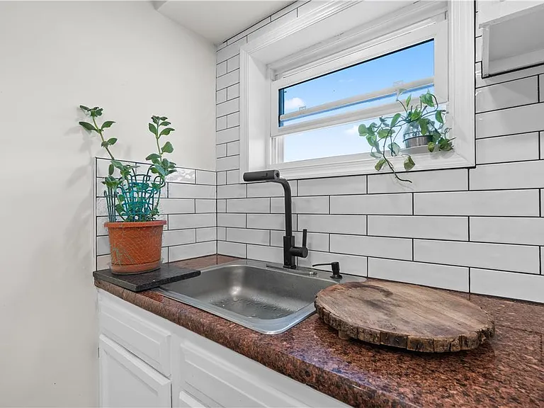 726 Seneca St #2 — Photo 4