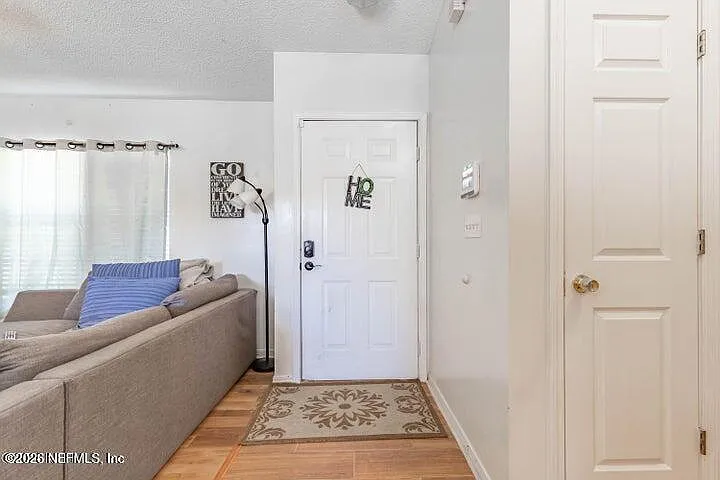 3 bed, 2.0 bath, 1215 sqft, $1,810 — Photo 2