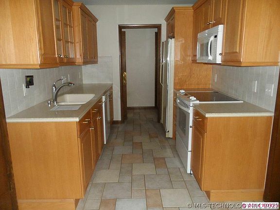 3rd image of 11932 E 1st St