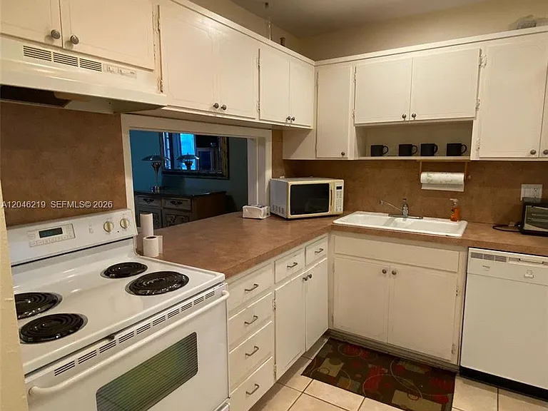 330 SE 2nd St #403F — Photo 3