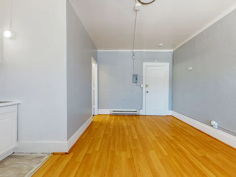1607 2nd Ave - Studios: ONE MONTH FREE RENT!! — Photo 10
