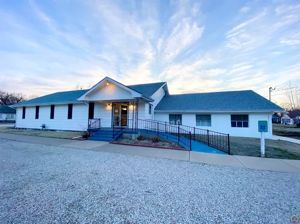 416 S 9th St, Burlington, KS 66839