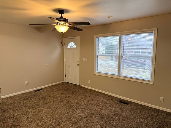 3rd image of 820 E Line St