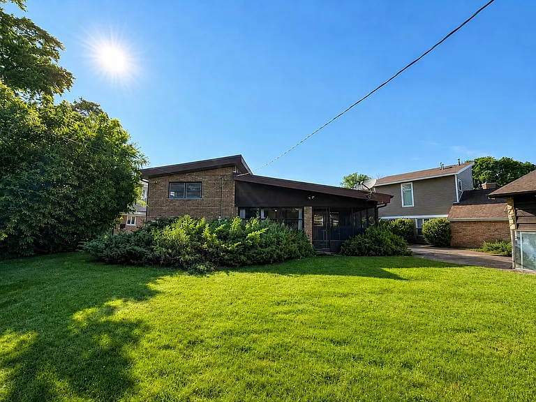 406 Sunset Dr — Photo 23