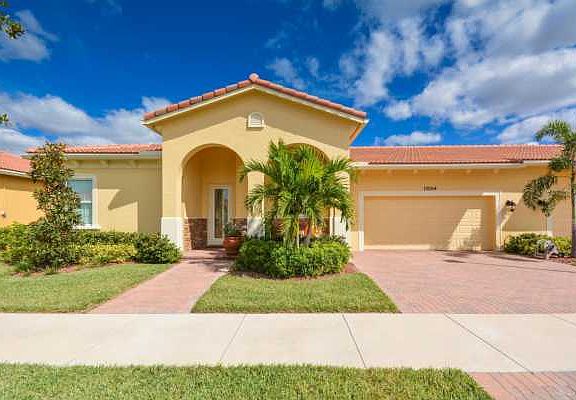 Home For Sale In Pga Village