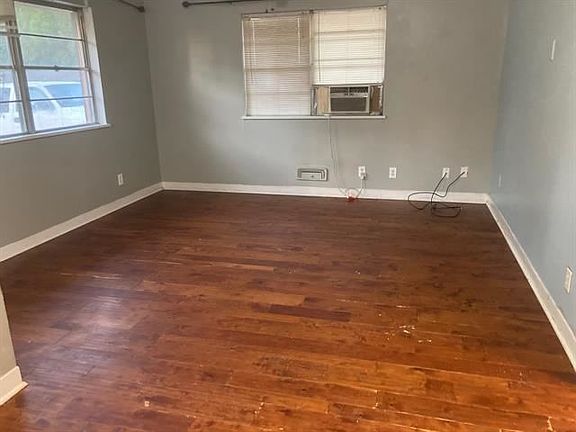 3rd image of 741 Acklen St