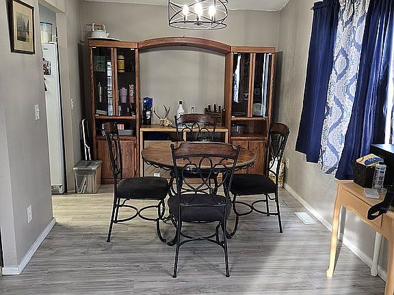 Dining area / breakfast nook