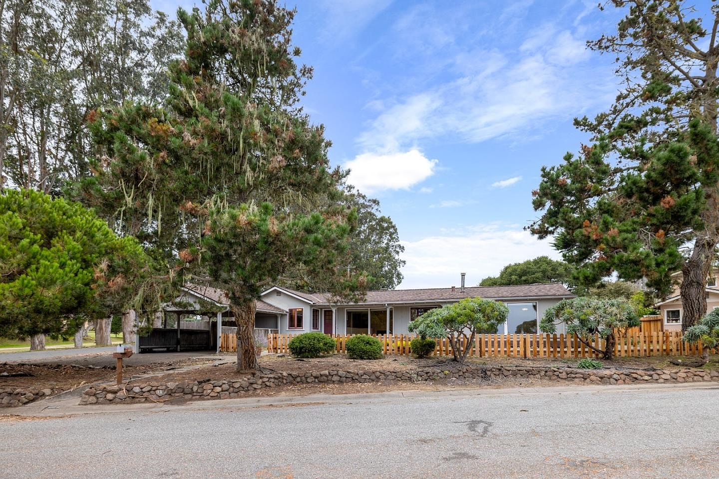 865 Crest Ave — Pacific Grove Golf Links