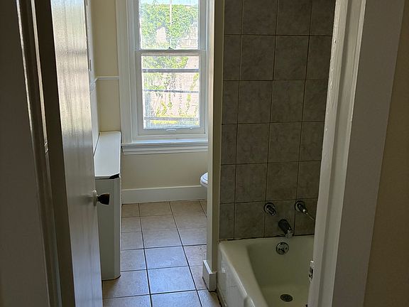 5th image of 309 W 4th St #2