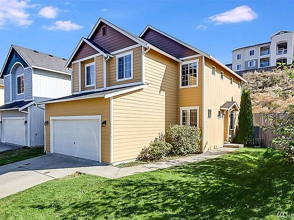 2nd image of 18539 101st Ave E #133