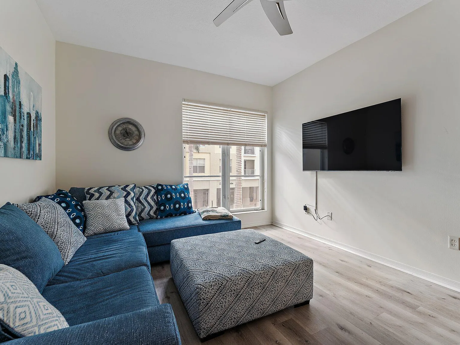 1 bed, 1.0 bath, 719 sqft, $2,100 — Photo 2