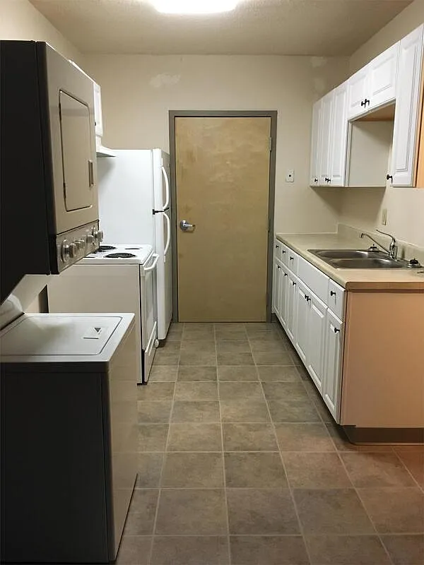 Building Photo - 414 Dousman St #3