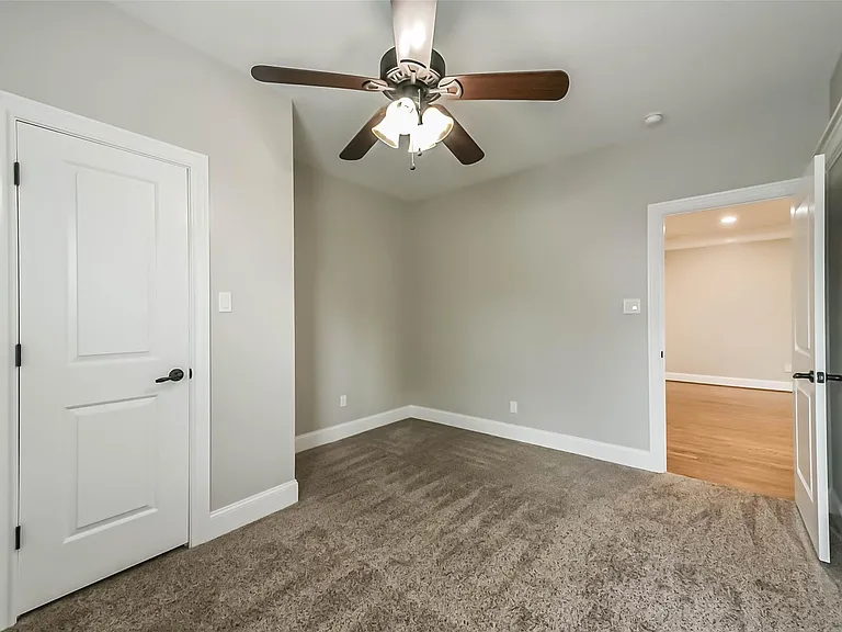 1317 Chantilly Ln — Photo 41