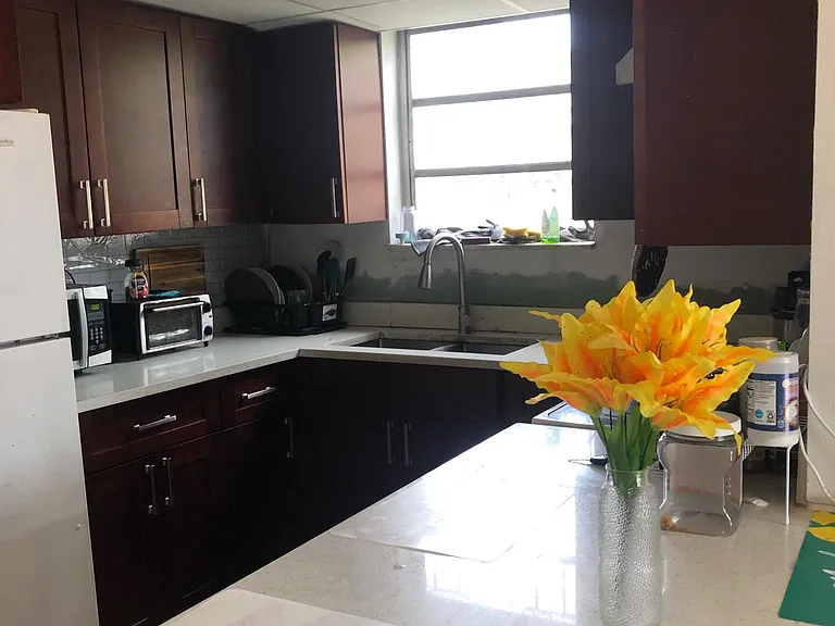 311 SW 110th Ave — Photo 1