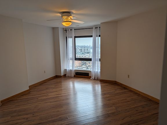 4th image of 2515 Boston St Unit 1001