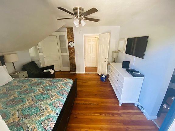 4th image of 721 Grove St N #4