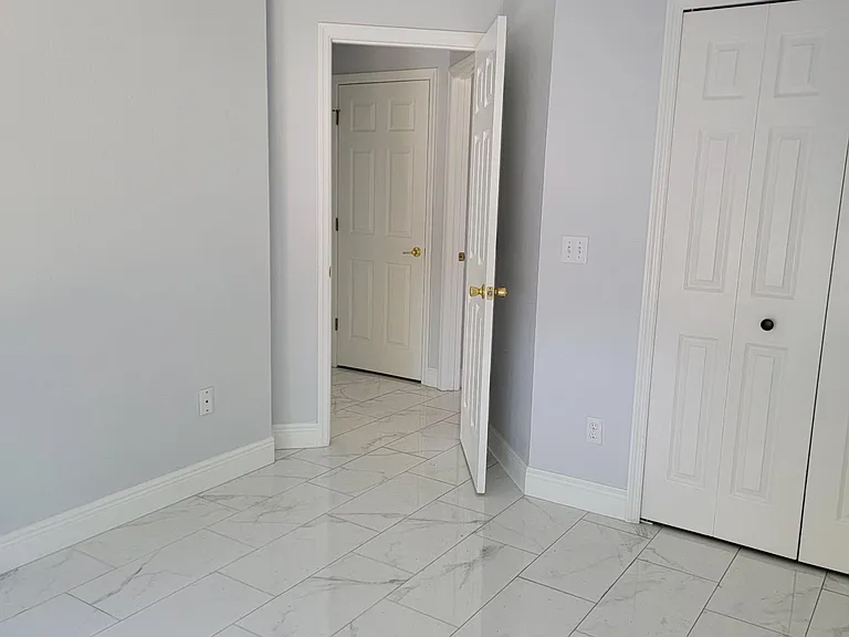 2125 Winsley St — Photo 7