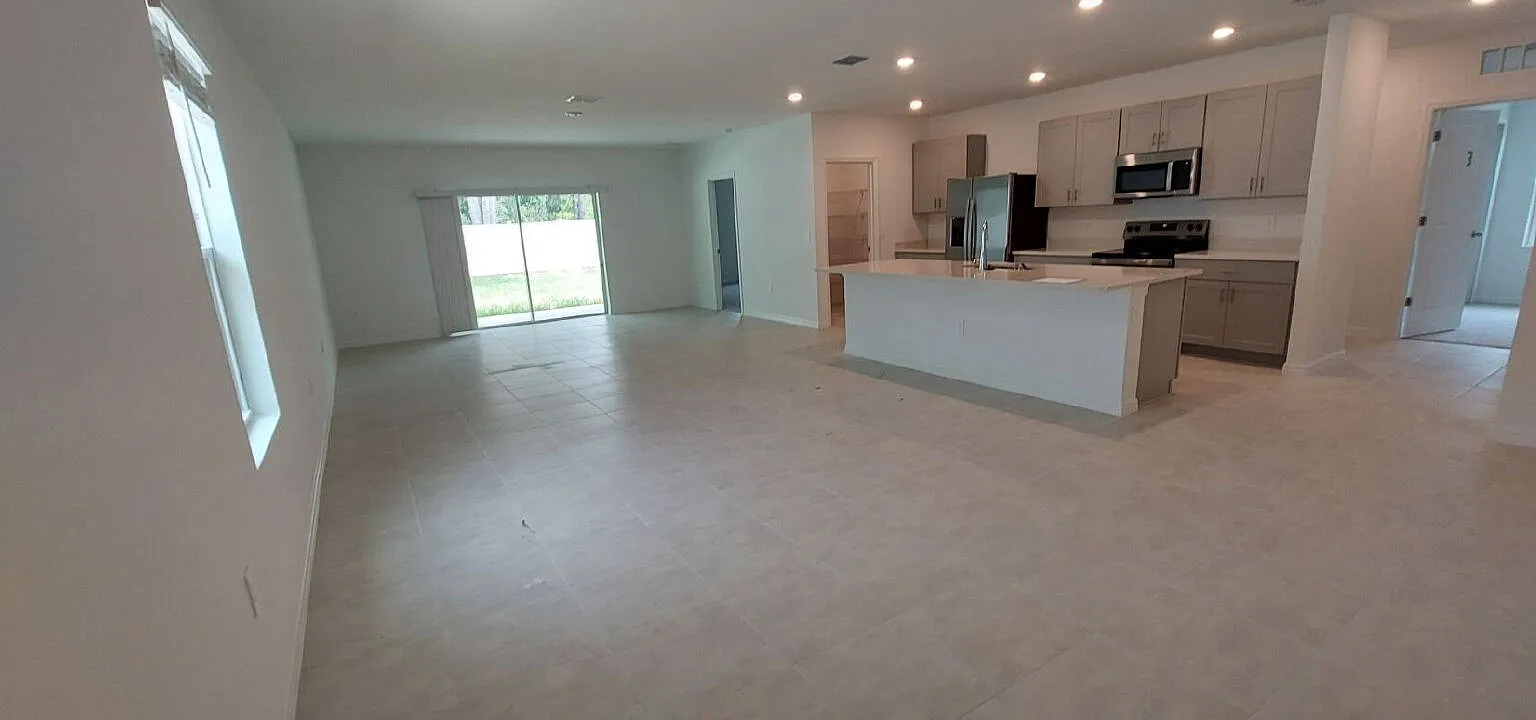 4 bed, 3.0 bath, 2106 sqft, $2,495 — Photo 3