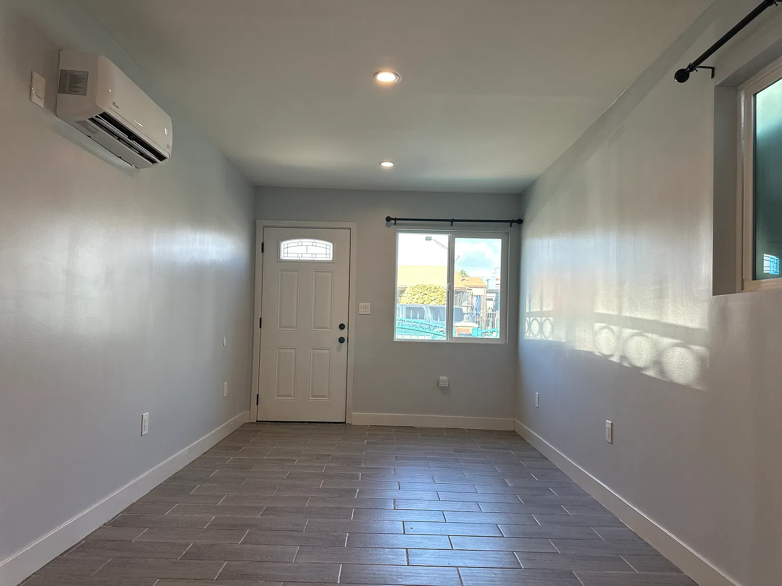 Studio, 250 sqft, $1,795 — Photo 4