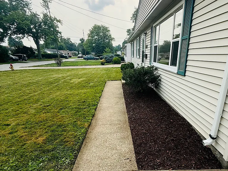 7621 Miami Rd — Photo 2