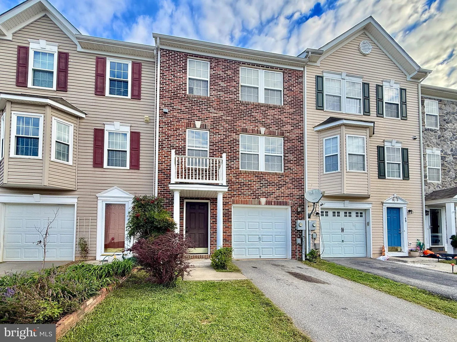 3 bed, 2.5 bath, 1920 sqft, $1,880 — Photo 3