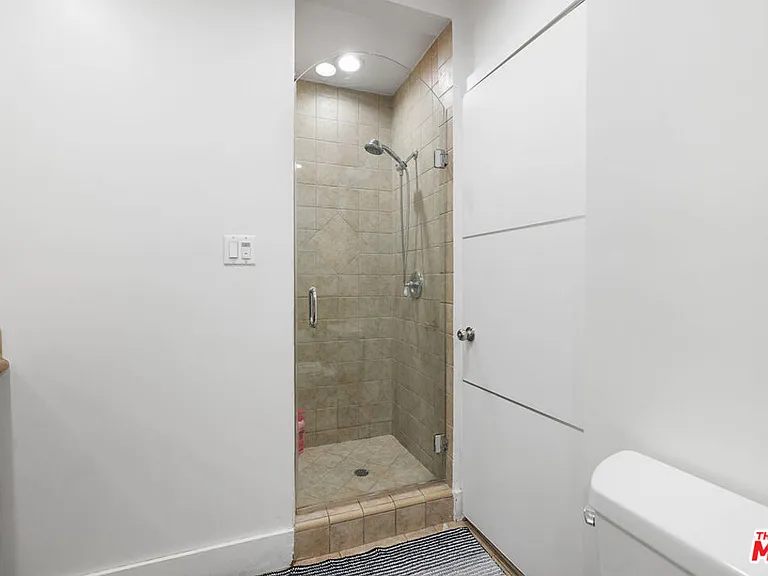 5439 Carpenter Ave — Photo 24