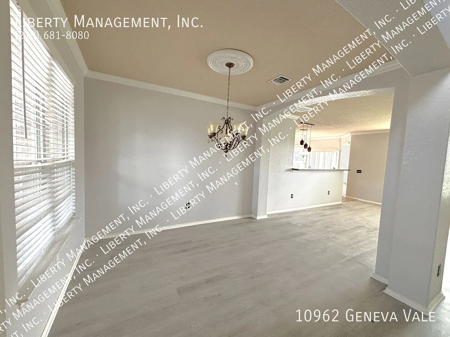 4 Bed, 2.5 Bath Home In Hills Of Shaenfield With Brand New Flooring — Photo 2