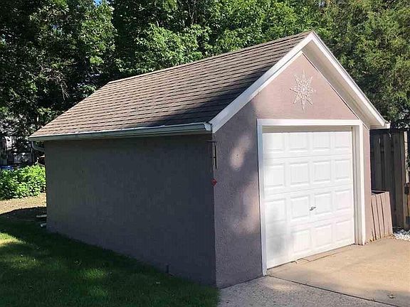 3rd image of 120 Linden Dr