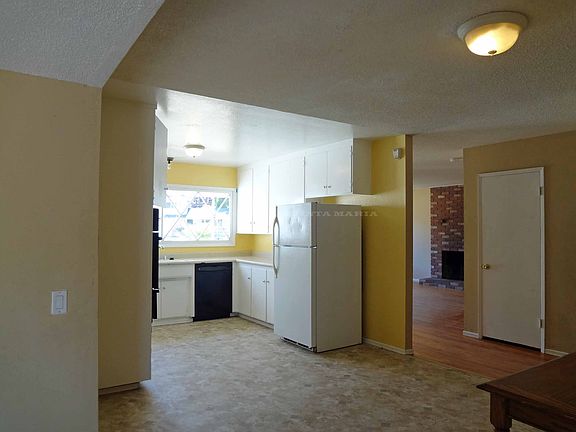 4th image of 548 Couper Dr