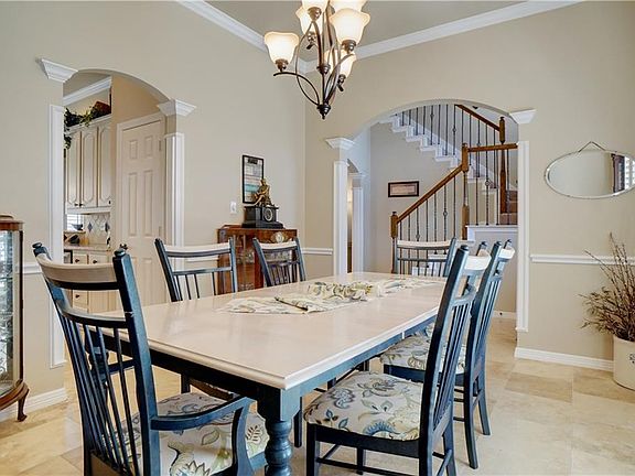 3rd image of 9205 Glenhaven Ct
