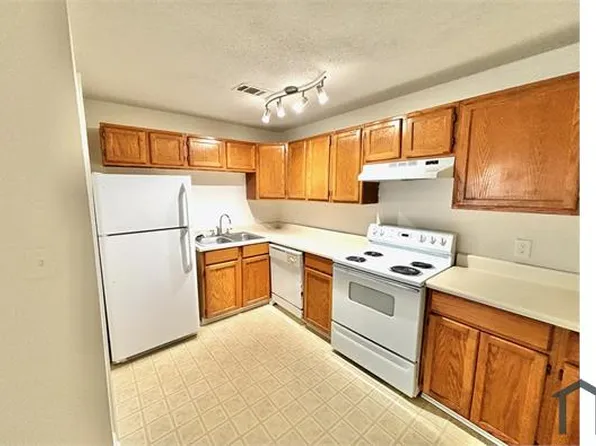 99 S 3rd St APT 8, Pensacola, FL 32507