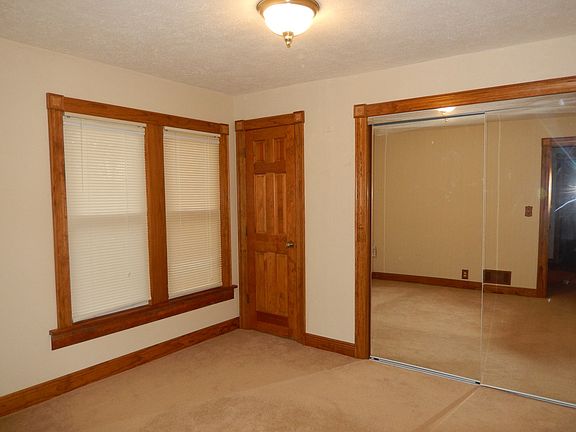 4th image of 406 S Church St