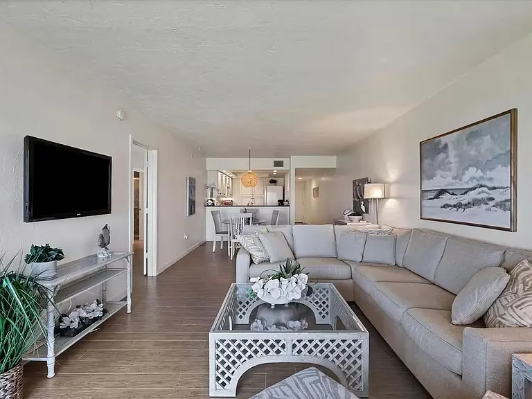 5201 Gulf Of Mexico Dr — Photo 6